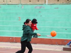 如何学习以排球向上托球的慢动作技巧（掌握正确动作要领，提升技术水平）