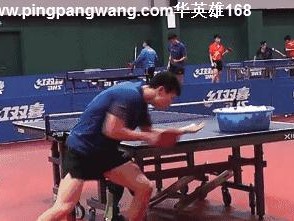乒乓球横拍反手接低球技巧（掌握正确姿势，提高接球效果）