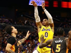 NBA成名绝技排行榜最新出炉（聚焦NBA球员们的超凡技巧与绝佳表现，发掘篮球世界的精彩瞬间）