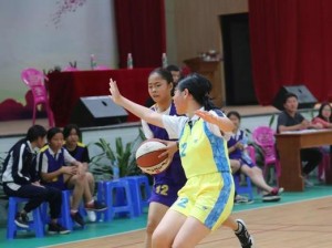 小学生篮球防守身法教学（打造灵活多变的防守技巧）