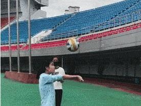 排球基本技术动作要领解析（掌握关键技巧，提升排球水平）