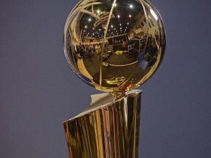 NBA荣誉最高的奖杯排行榜（探索NBA历史上最辉煌的球队和他们所获得的奖杯）