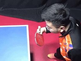 乒乓球直拍横打接球技巧（掌握技巧提高反手接发球能力）