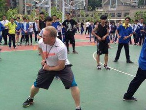 篮球基础训练（全面提升篮球防守实力，掌握抢断要诀）