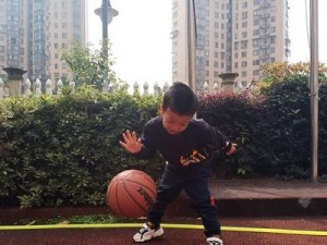 幼儿篮球防守反击快攻教学（提升幼儿篮球运动水平的关键技巧与训练方法）