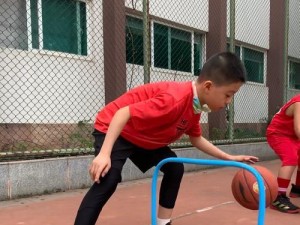 篮球防守滑步转换的技巧与战术（掌握滑步转换，提升篮球防守效果）