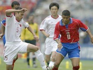 回顾2002世界杯（中国足球在2002世界杯上的突破与挫折）