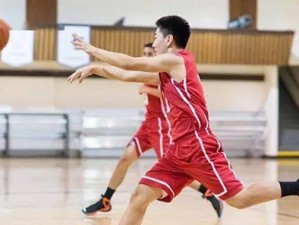 如何提高篮球防守技巧（以防守一个人为例，全面提升篮球防守能力）