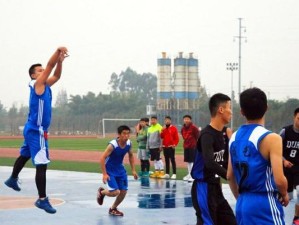 如何在一对一篮球赛中实施最佳防守策略（关键技巧和战术指南帮你取得胜利）