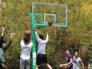 探讨3vs3篮球进攻与防守战术的关键要素（精准传球与默契配合的必备技巧）
