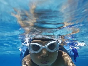 初次公开游泳技巧——享受水中的乐趣（掌握基本技巧，畅游清凉夏季）