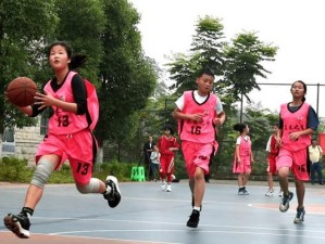少儿小学生篮球防守训练的重要性（培养孩子团队合作与自信心，提高篮球技巧水平）