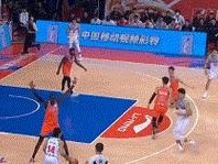 攻防之道（提升篮球防守技巧，打破对手进攻）
