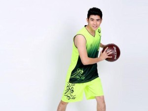 中国男篮球员球衣防守指南（保护球员球衣，提升比赛品质）