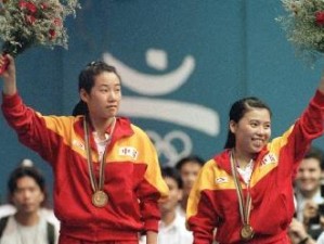 邓亚萍的乒乓球技巧（掌握乒乓球技巧，成为一名优秀选手）
