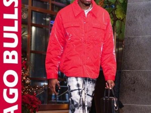 2021NBA球员穿搭排行榜（以球员时尚穿搭为切入点，探索NBA明星的个性风格和时尚品味）