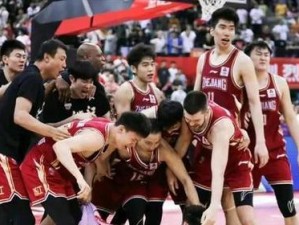 篮球防守练习之三分线外三人的防守技巧（提高篮球防守效果，有效遏制对手三分球得分）