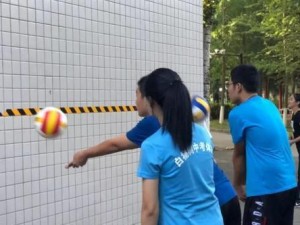 掌握排球双手正面颠球的技巧（打造稳定的颠球基础，从双手正面颠球开始）