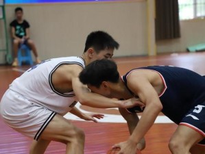 中学生防守技巧篮球教学——守住篮筐的秘诀（打造坚不可摧的篮球防守体系，让对手无从下手）