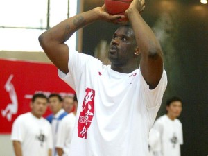 篮球5v5防守，这个位置最关键！（揭秘篮球比赛中最重要的防守位置）